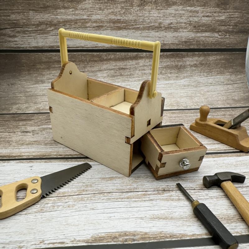 صندوق أدوات خشبي مصغر للدمى بم - مراجعة Workshop Tools Toy وسعره